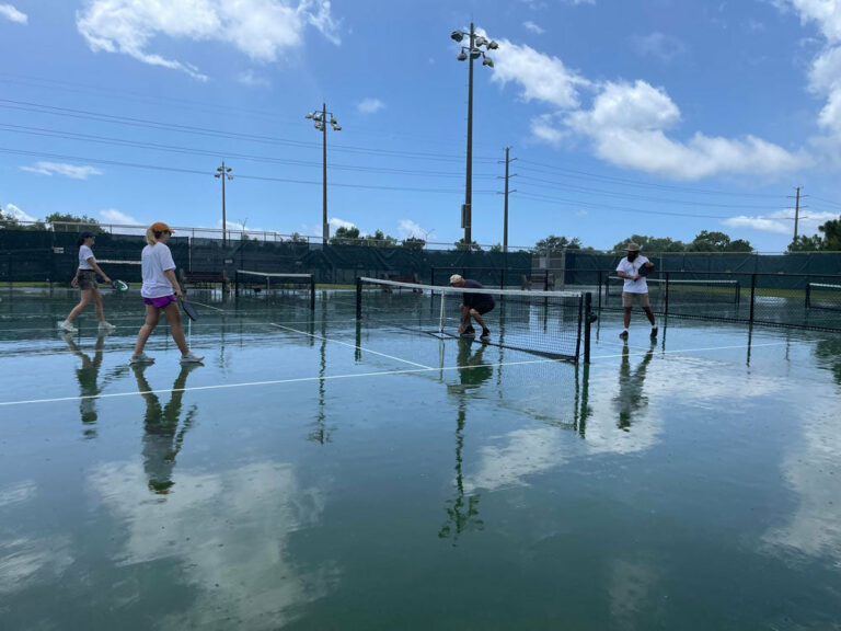can-you-play-pickleball-in-the-rain
