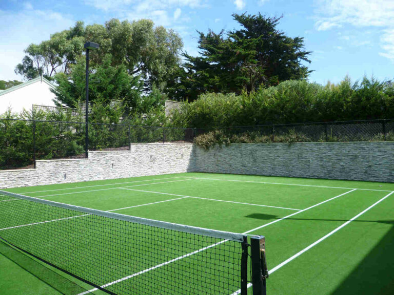 can-you-play-pickleball-on-grass