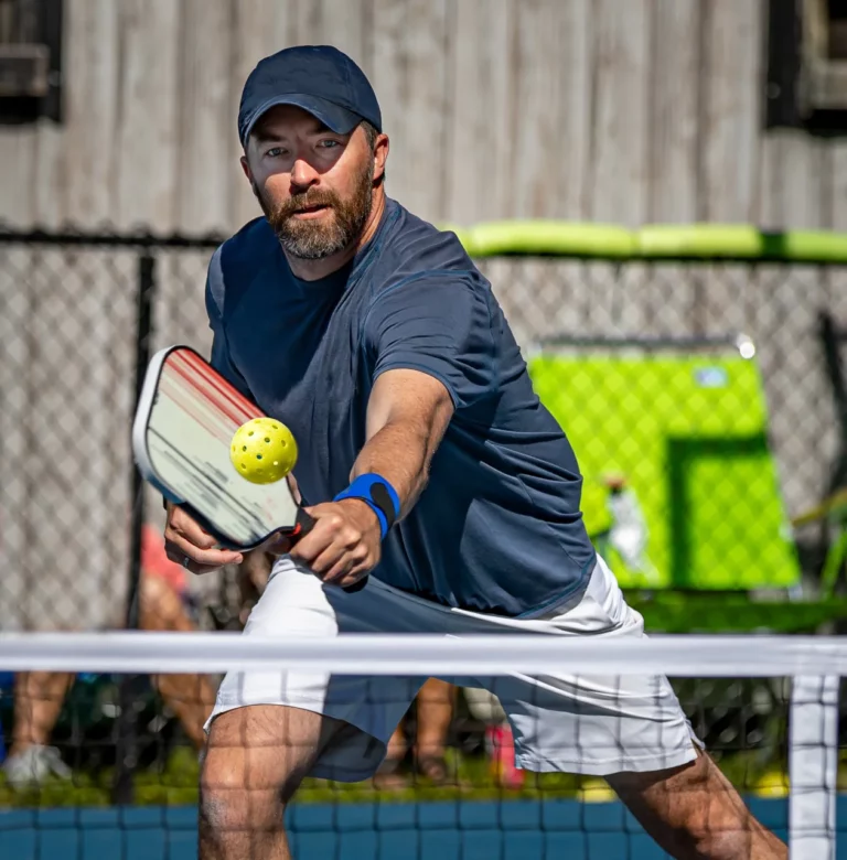 how-to-grip-a-pickleball-paddle