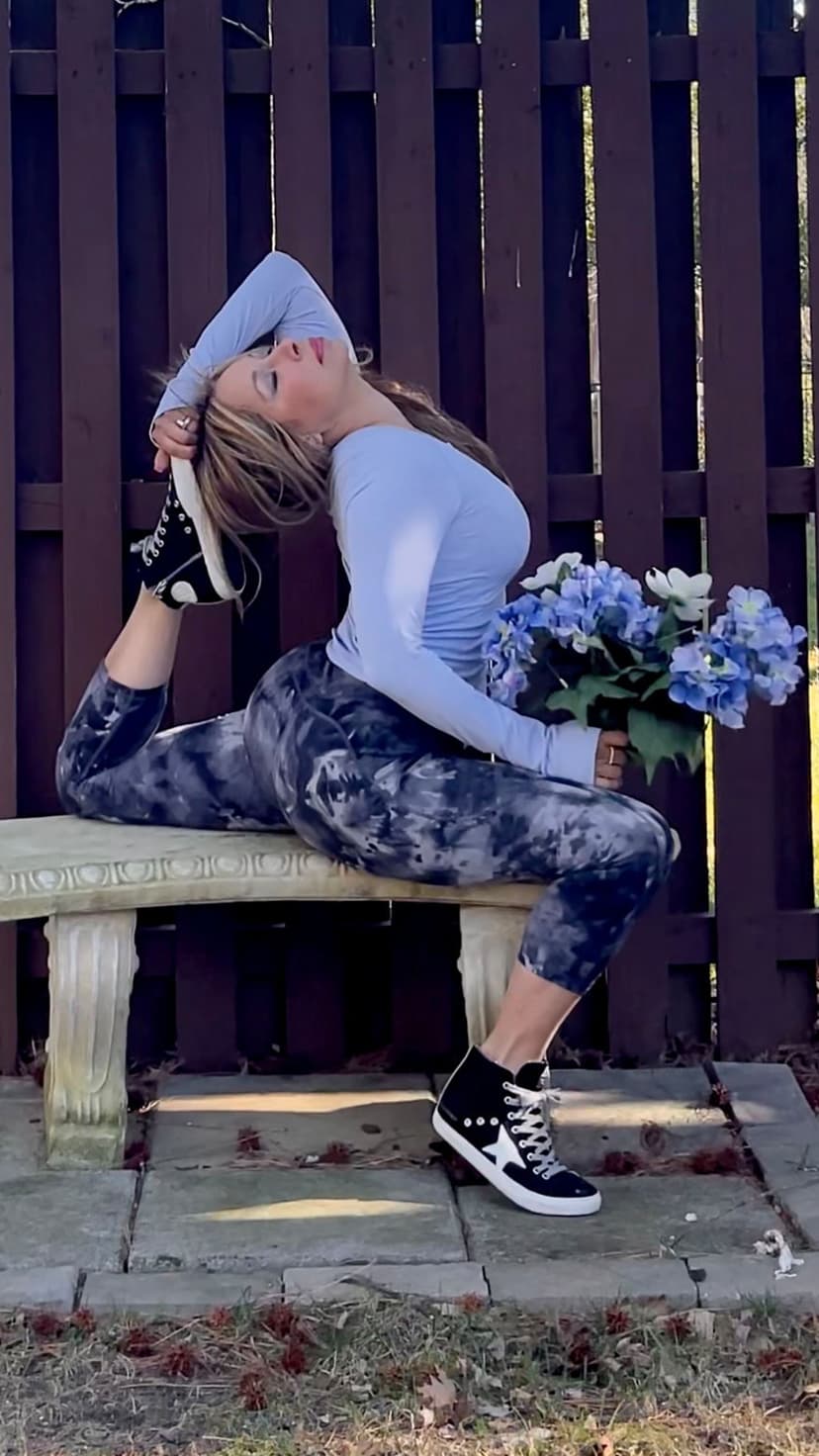 Stelle Women's Capri Yoga Pants with Pockets Essential High Waisted Legging for Workout