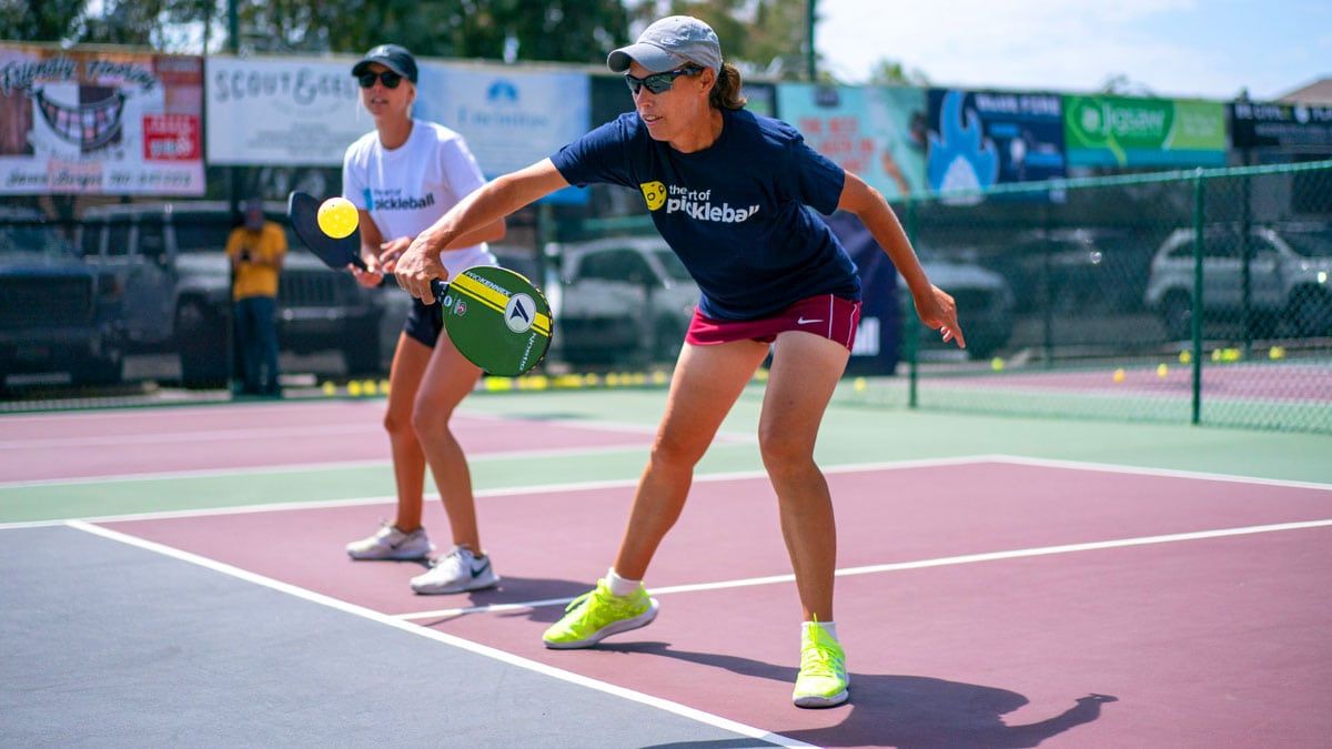 Backhand volley