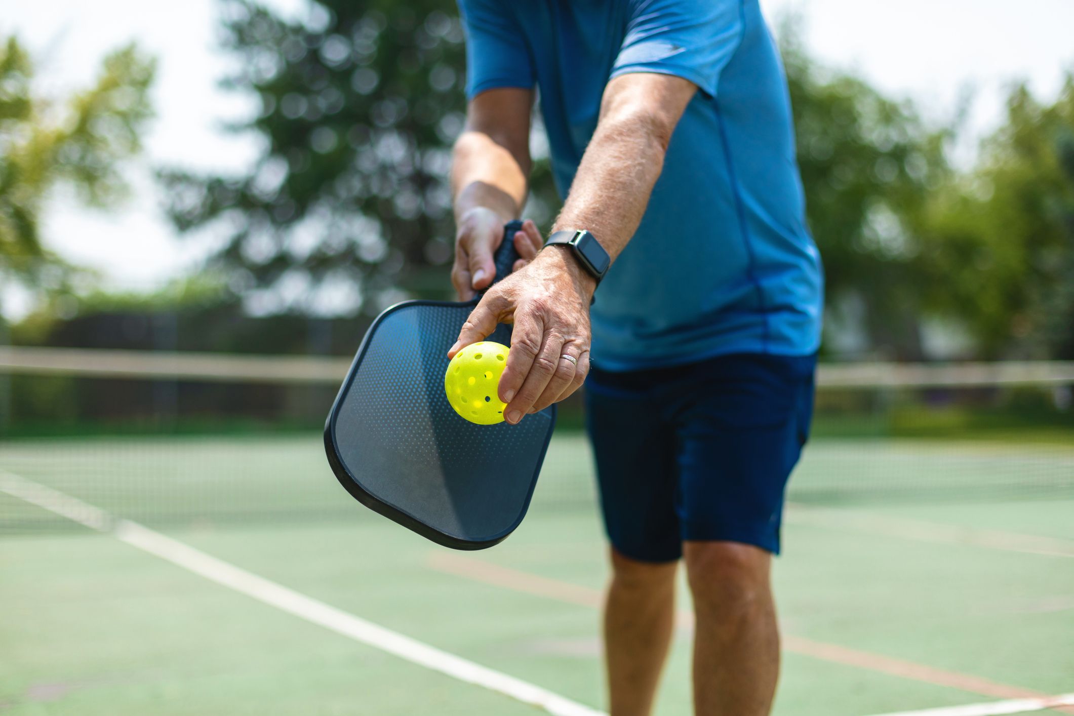 pickleball-serve